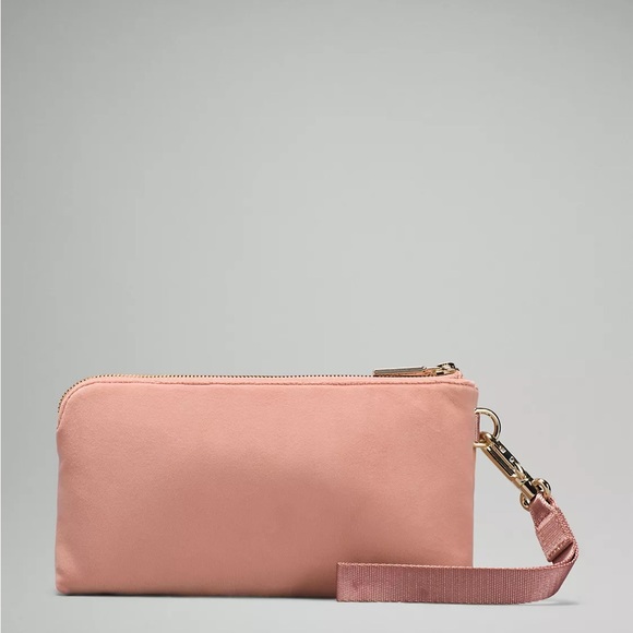 🎉🔥HOST PICK 🔥🎉2/$140❤️ Lululemon Curved Wristlet Velour❤️NWT❤️ - Picture 4 of 11